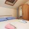 Three-Bedroom Holiday Home In Pucisca