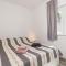 1 Bedroom Lovely Apartment In Vlasici