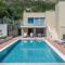 Nice Apartment In Plomin With Jacuzzi
