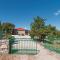 Beautiful Home In Praznica