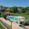 6 Bedroom Pet Friendly Home In Zmijavci
