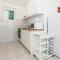 One-Bedroom Apartment In Jezera