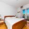 Three-Bedroom Apartment Kastel Kambelovac With Sea View 01 - Kaštela