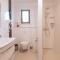 Three-Bedroom Holiday Home In Razanj