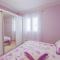 Two-Bedroom Apartment In Prigradica