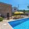 3 Bedroom Beautiful Home In Grizane