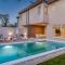 3 Bedroom Beautiful Home In Segotici