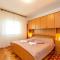 Three-Bedroom Apartment In Rovanjska
