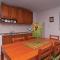 Nice Apartment In Drvenik Veliki - Veliki Drvenik (Zirona Grande)
