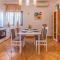 Cozy Apartment In Liznjan With Wifi