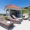 Nice Home In Zrnovnica - Žrnovnica