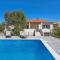2 Bedroom Nice Home In Betina