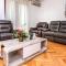 Cozy Home In Kastel Luksic With Kitchen