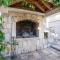 3 Bedroom Pet Friendly Home In Neoric