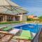 Stunning Home In Tinjan
