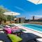2 Bedroom Amazing Home In Galizana