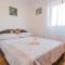 Three-Bedroom Holiday Home In Prolozac Donji