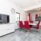 Two-Bedroom Apartment In Okrug Donji