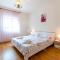 Three-Bedroom Holiday Home In Neoric