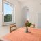 Cozy Apartment In Cres With Wifi