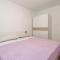 Nice Apartment In Cres With Kitchen