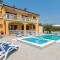 Gorgeous Home In Vodnjan With Wifi