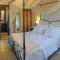 Amazing Home In Koroni With Jacuzzi - 科罗尼
