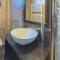 Amazing Home In Koroni With Jacuzzi - 科罗尼
