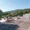 4 Bedroom Stunning Home In Neoric