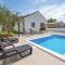 Gorgeous Home In Peroj With Wifi