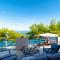 Awesome Home In Prigradica With Jacuzzi - 普利格拉迪卡