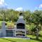 Amazing Home With Swiming Pool - Gačice