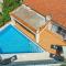4 Bedroom Stunning Home In Brodarica