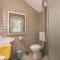 Nice Home In Ostrobradic With Jacuzzi - 斯维蒂安东