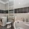 Three-Bedroom Holiday Home In Bibici