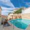 Holiday Home Bok
