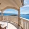 Holiday Home Bok