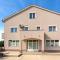 Stunning Apartment In Mladenici