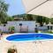 Stunning Home In Broce With Wifi - Broce