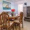 Holiday Home Bok