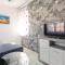 Holiday Home Bok