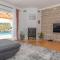 Awesome Home In Ruzic With Jacuzzi - Ružić