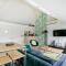 3 Bedroom Lovely Apartment In Poitiers
