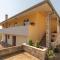 Three-Bedroom Apartment In Rogotin
