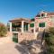 Awesome Home In Postira