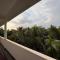 Morjim Sunset Guesthouse- Apartments with Kitchen & AC Rooms