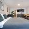 Central Bonn Apartments I private parking I home2share - بون