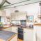 Girl Annie, Cornish Cottage With Superb Sea Views & Garden, By Beach