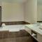 Coast Grimshaw Hotel & Suites