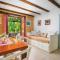 Nice Home In Cres With Wifi